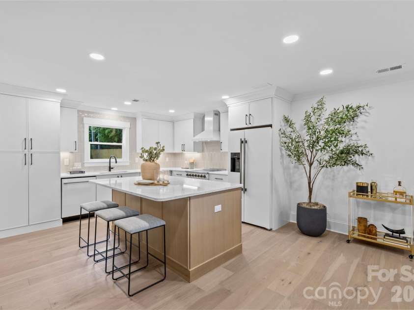 2461 Eaton Road, Charlotte, NC 28205.  MLS# CAR4355372, YatesRealty ID 10777. 