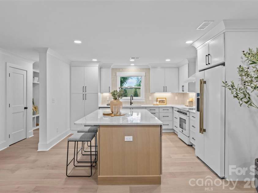 2461 Eaton Road, Charlotte, NC 28205.  MLS# CAR4355372, YatesRealty ID 10777. 