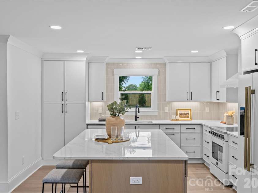 2461 Eaton Road, Charlotte, NC 28205.  MLS# CAR4355372, YatesRealty ID 10777. 
