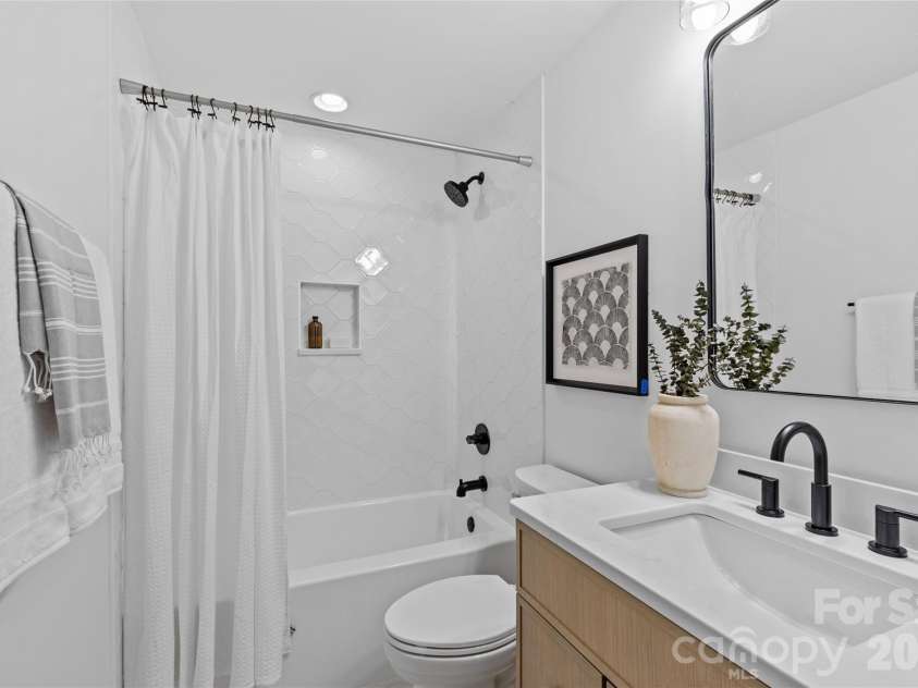 2461 Eaton Road, Charlotte, NC 28205.  MLS# CAR4355372, YatesRealty ID 10777. 