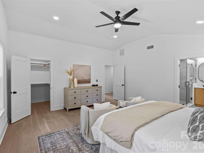 2461 Eaton Road, Charlotte, NC 28205.  MLS# CAR4355372, YatesRealty ID 10777. 