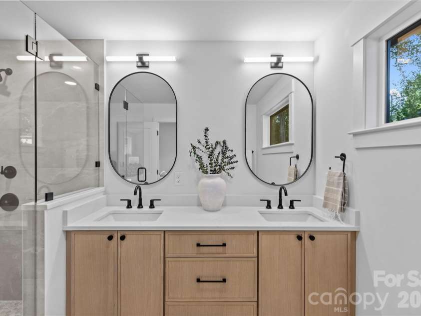 2461 Eaton Road, Charlotte, NC 28205.  MLS# CAR4355372, YatesRealty ID 10777. 