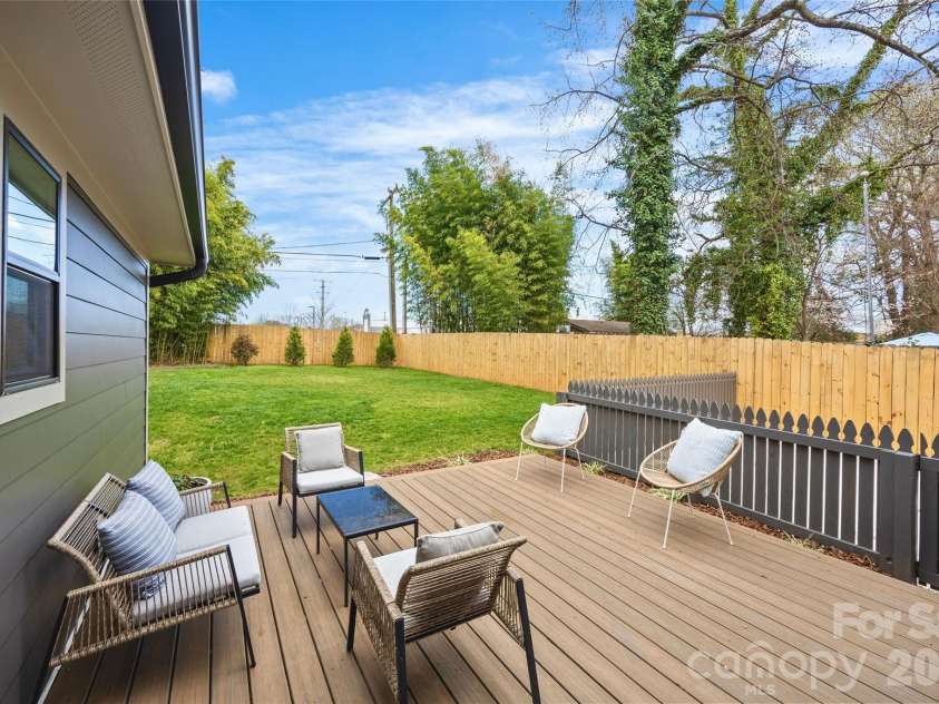 2461 Eaton Road, Charlotte, NC 28205.  MLS# CAR4355372, YatesRealty ID 10777. 