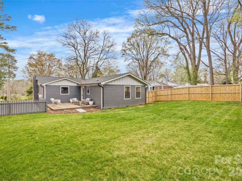 2461 Eaton Road, Charlotte, NC 28205.  MLS# CAR4355372, YatesRealty ID 10777. 
