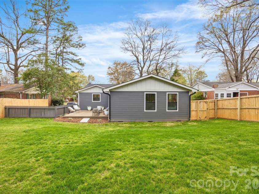 2461 Eaton Road, Charlotte, NC 28205.  MLS# CAR4355372, YatesRealty ID 10777. 