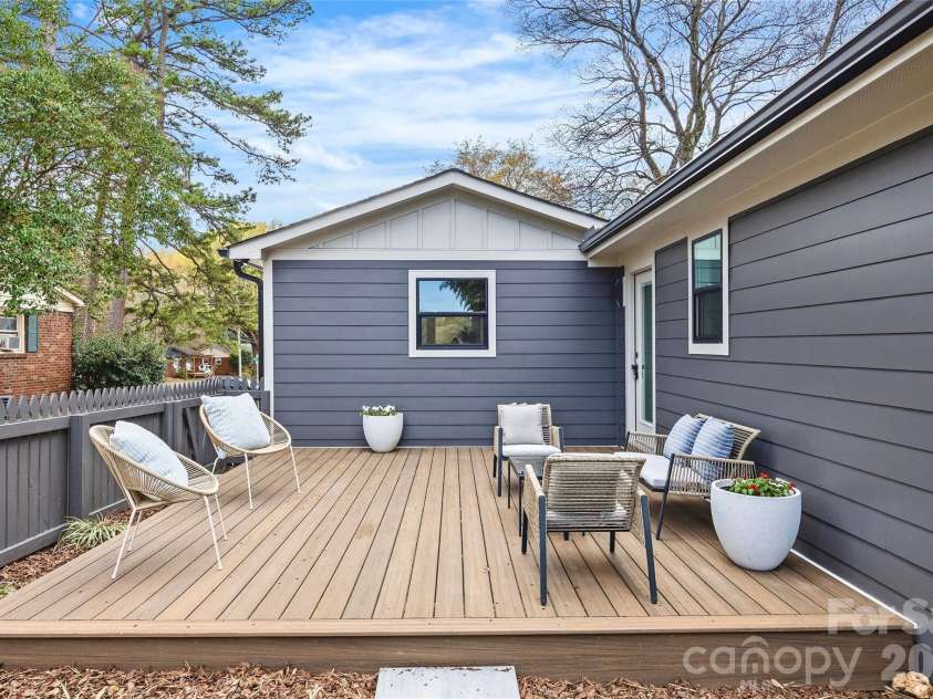 2461 Eaton Road, Charlotte, NC 28205.  MLS# CAR4355372, YatesRealty ID 10777. 