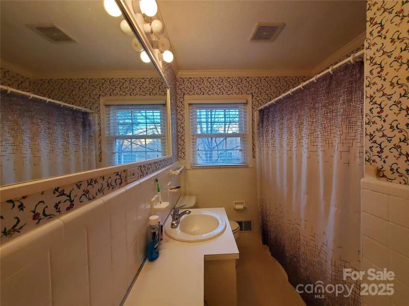 2318 Shaw Avenue, Gastonia, NC 28054.  MLS# CAR4326752, YatesRealty ID 1078. 