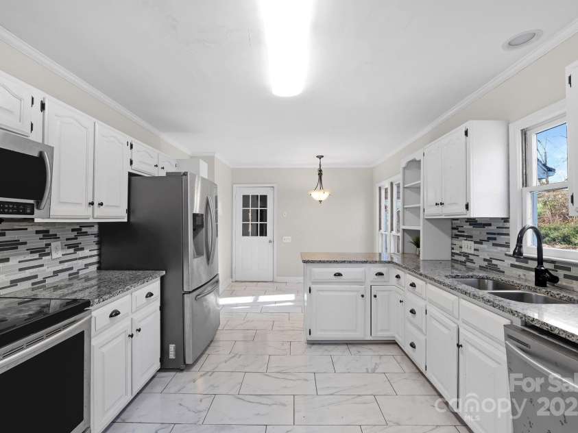 6017 Millbury Court, Charlotte, NC 28211.  MLS# CAR4272066, YatesRealty ID 1078. 