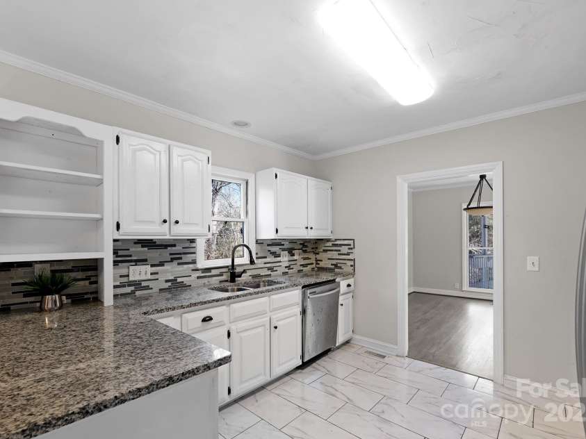 6017 Millbury Court, Charlotte, NC 28211.  MLS# CAR4272066, YatesRealty ID 1078. 