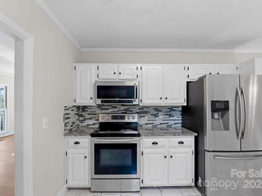 6017 Millbury Court, Charlotte, NC 28211.  MLS# CAR4272066, YatesRealty ID 1078. 