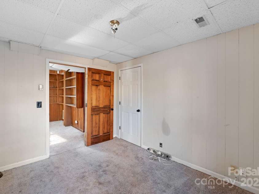 6017 Millbury Court, Charlotte, NC 28211.  MLS# CAR4272066, YatesRealty ID 1078. 