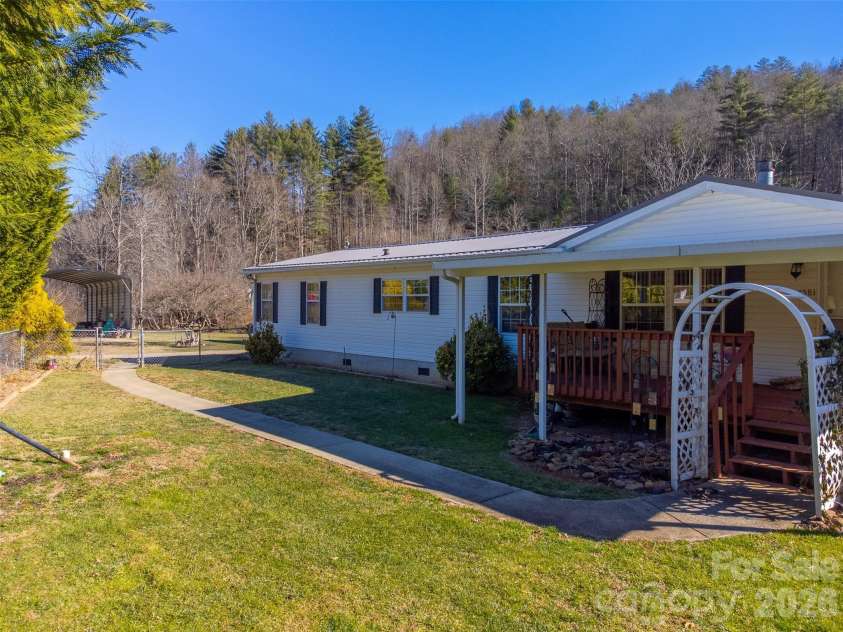 7581 Hwy 441 Highway, Sylva, NC 28779.  MLS# CAR4401095, YatesRealty ID 1078. 