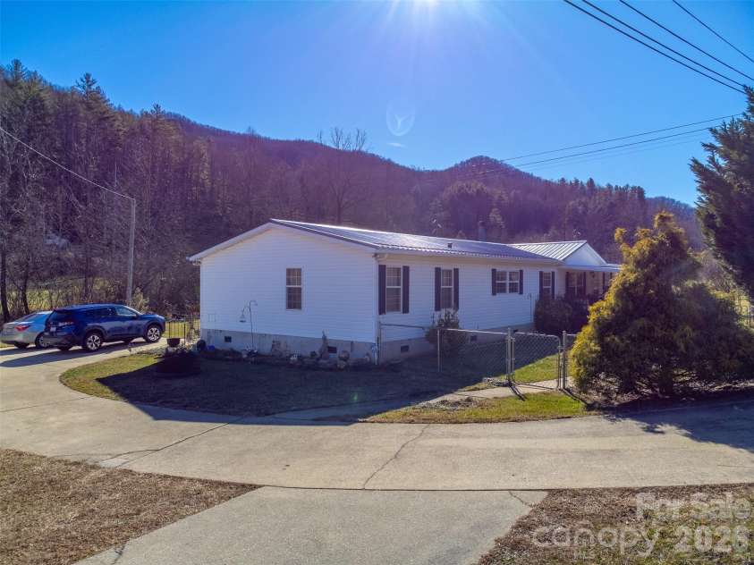7581 Hwy 441 Highway, Sylva, NC 28779.  MLS# CAR4401095, YatesRealty ID 1078. 