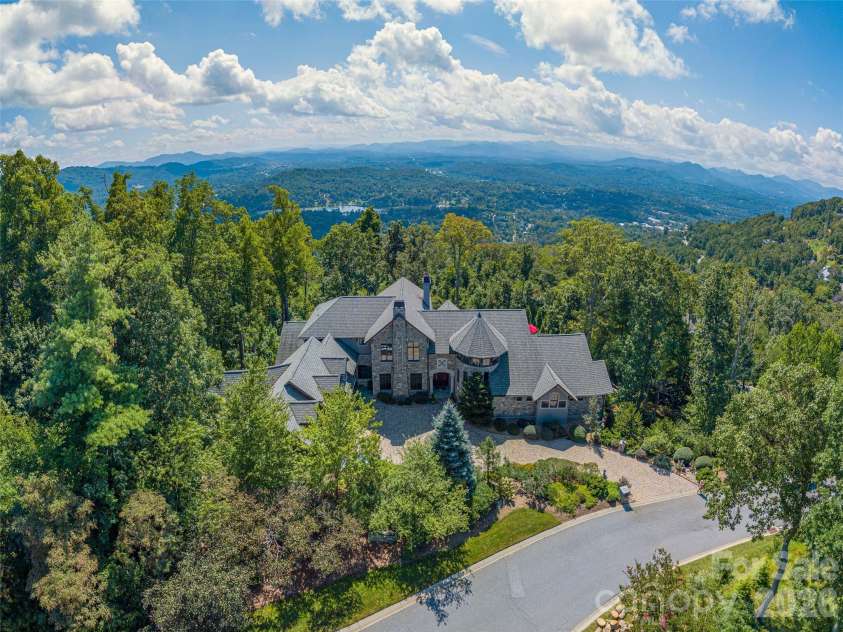 633 Altamont View, Asheville, NC 28804.  MLS# CAR4365453, YatesRealty ID 10781. 