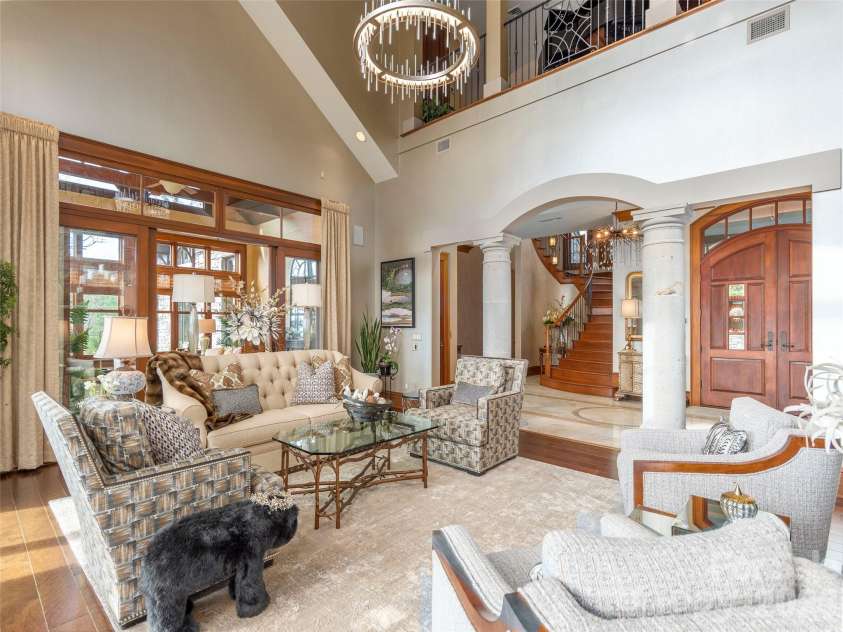 633 Altamont View, Asheville, NC 28804.  MLS# CAR4365453, YatesRealty ID 10781. 