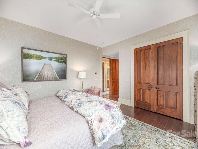 633 Altamont View, Asheville, NC 28804.  MLS# CAR4365453, YatesRealty ID 10781. 