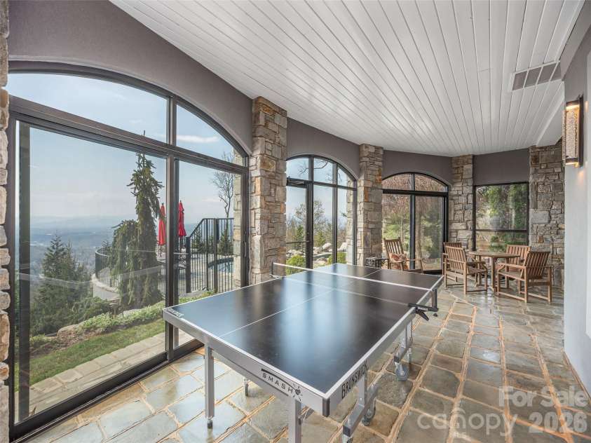 633 Altamont View, Asheville, NC 28804.  MLS# CAR4365453, YatesRealty ID 10781. 