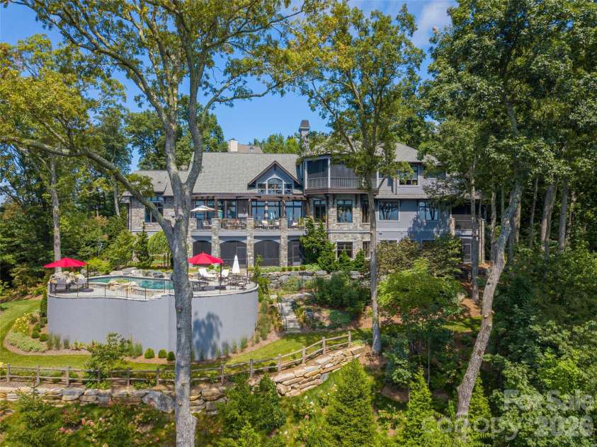 633 Altamont View, Asheville, NC 28804.  MLS# CAR4365453, YatesRealty ID 10781. 