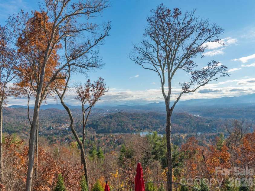 633 Altamont View, Asheville, NC 28804.  MLS# CAR4365453, YatesRealty ID 10781. 