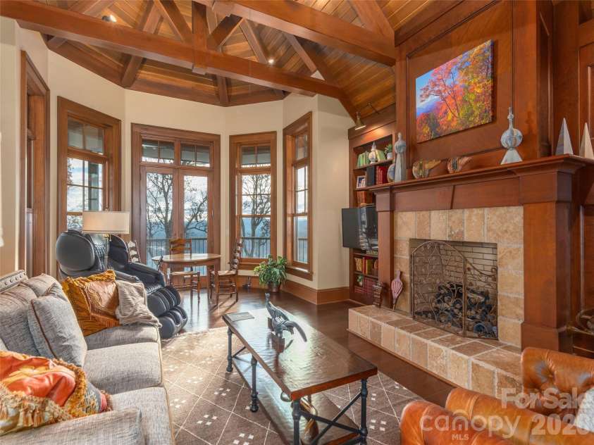 633 Altamont View, Asheville, NC 28804.  MLS# CAR4365453, YatesRealty ID 10781. Library