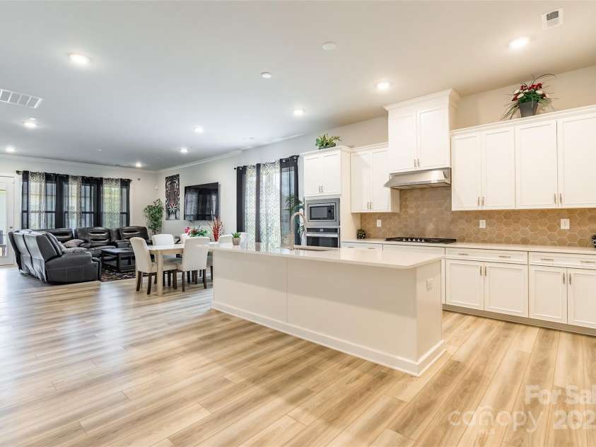 8008 Brookbank Drive, Charlotte, NC 28269.  MLS# CAR4253404, YatesRealty ID 10781. 