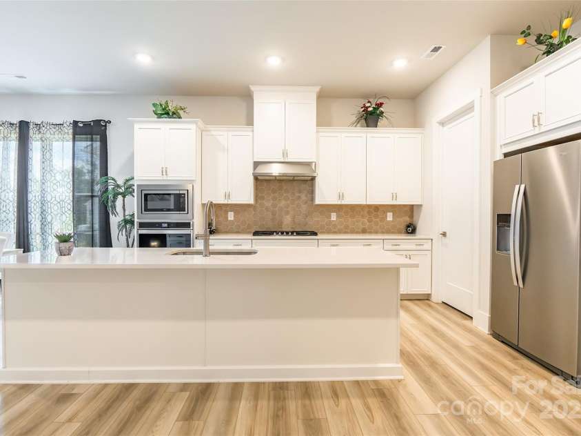 8008 Brookbank Drive, Charlotte, NC 28269.  MLS# CAR4253404, YatesRealty ID 10781. 