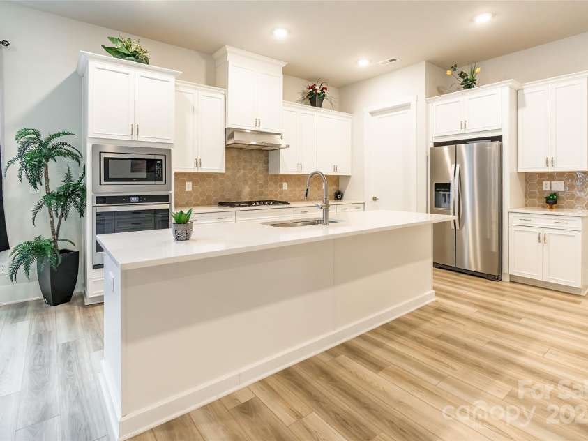 8008 Brookbank Drive, Charlotte, NC 28269.  MLS# CAR4253404, YatesRealty ID 10781. 