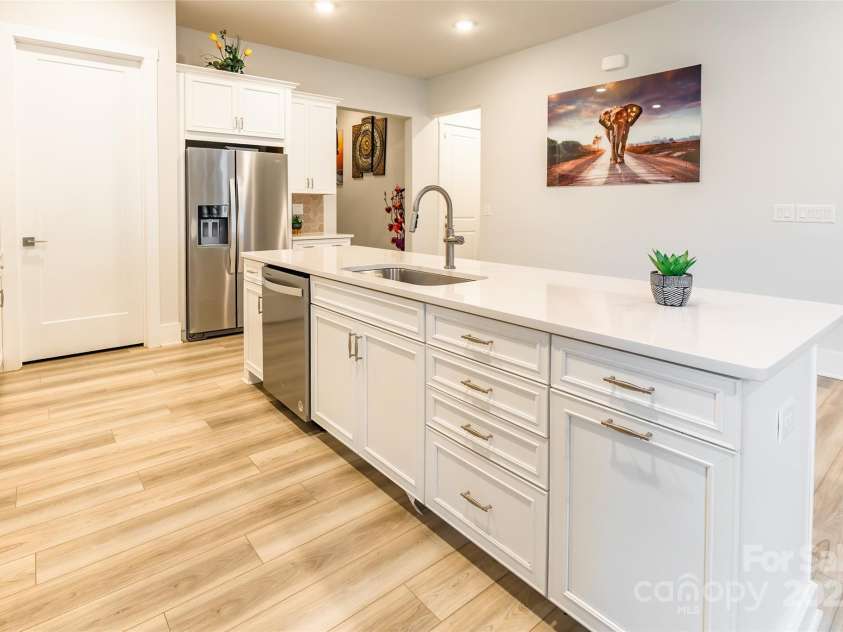 8008 Brookbank Drive, Charlotte, NC 28269.  MLS# CAR4253404, YatesRealty ID 10781. 