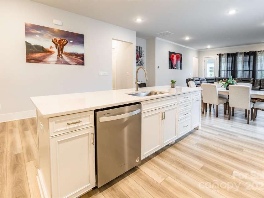 8008 Brookbank Drive, Charlotte, NC 28269.  MLS# CAR4253404, YatesRealty ID 10781. 