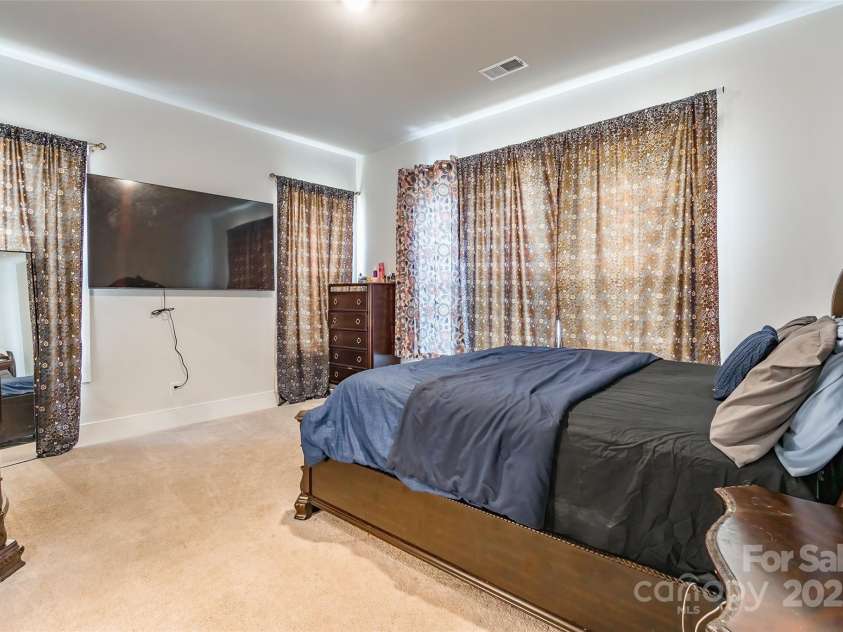 8008 Brookbank Drive, Charlotte, NC 28269.  MLS# CAR4253404, YatesRealty ID 10781. 