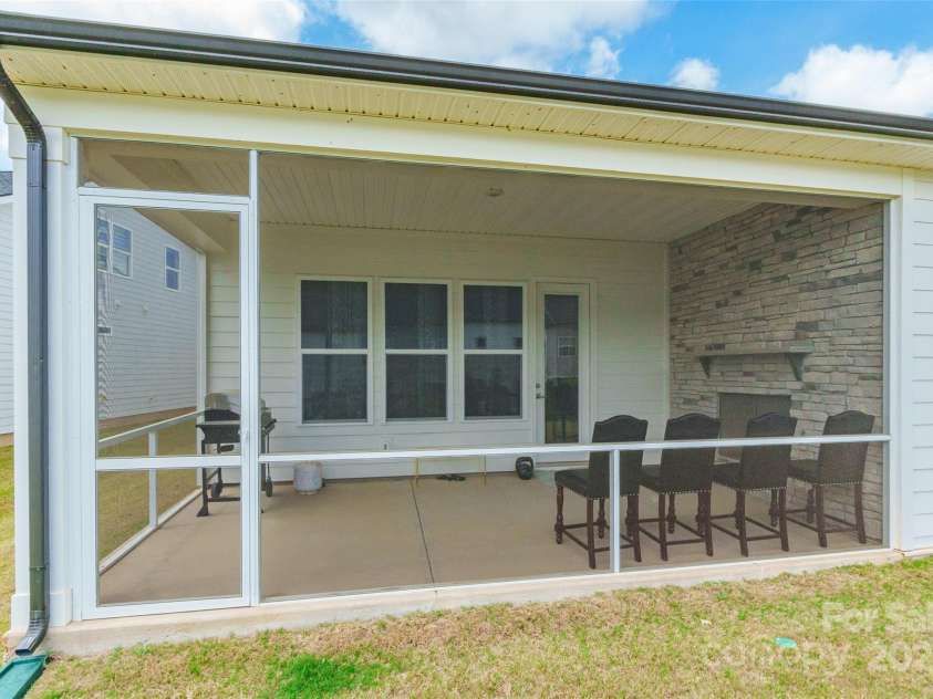 8008 Brookbank Drive, Charlotte, NC 28269.  MLS# CAR4253404, YatesRealty ID 10781. 