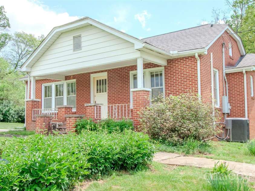 4680 Old Clyde Road, Clyde, NC 28721.  MLS# CAR4254659, YatesRealty ID 10782. 