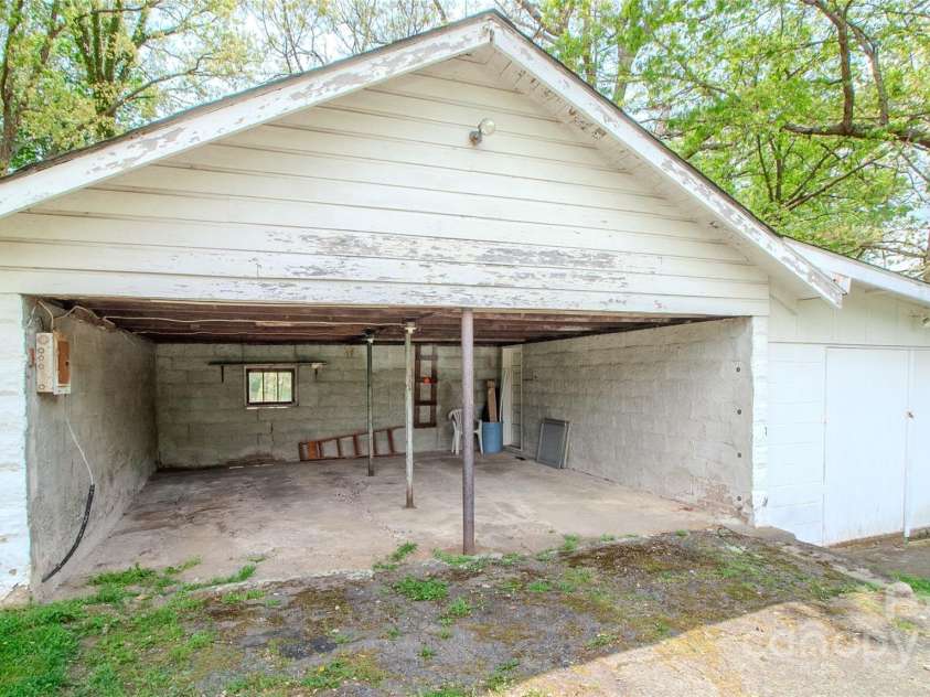 4680 Old Clyde Road, Clyde, NC 28721.  MLS# CAR4254659, YatesRealty ID 10782. 