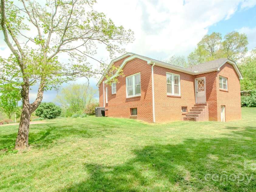 4680 Old Clyde Road, Clyde, NC 28721.  MLS# CAR4254659, YatesRealty ID 10782. 