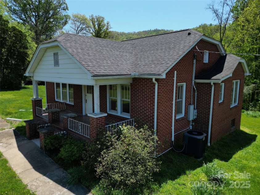 4680 Old Clyde Road, Clyde, NC 28721.  MLS# CAR4254659, YatesRealty ID 10782. 