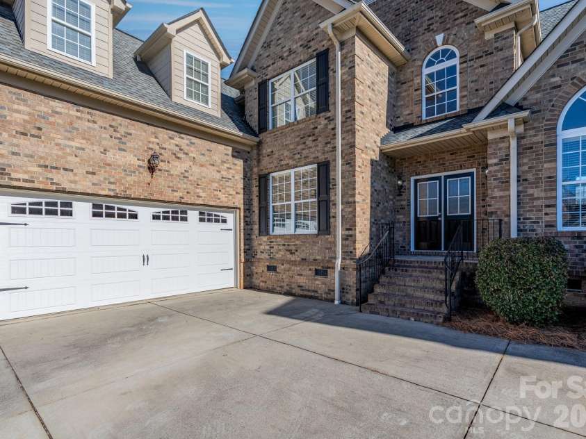 700 Waterford Glen Way, Rock Hill, SC 29730.  MLS# CAR4335540, YatesRealty ID 10782. 