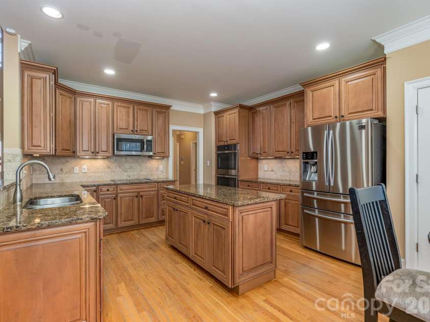 700 Waterford Glen Way, Rock Hill, SC 29730.  MLS# CAR4335540, YatesRealty ID 10782. Kitchen