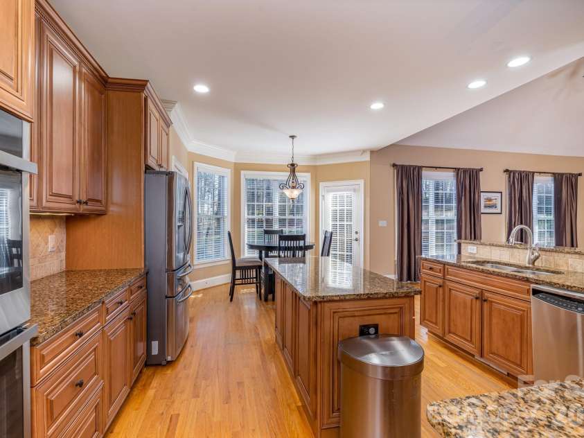 700 Waterford Glen Way, Rock Hill, SC 29730.  MLS# CAR4335540, YatesRealty ID 10782. Kitchen