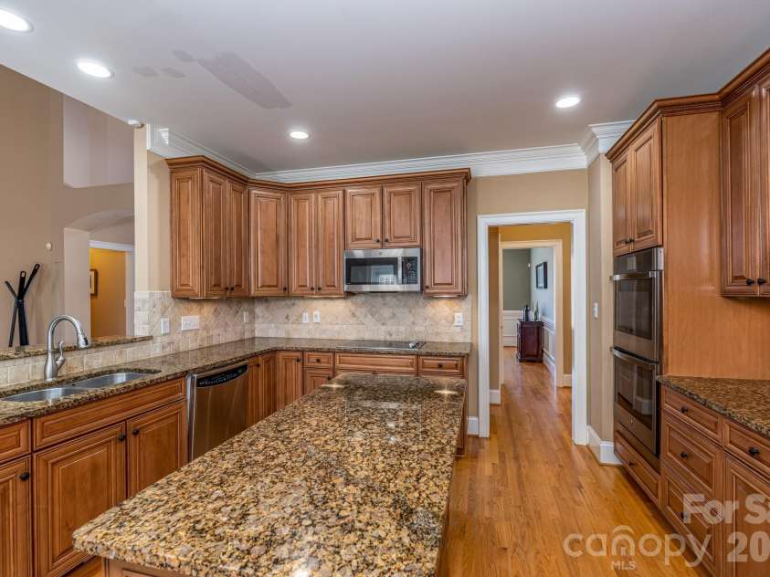 700 Waterford Glen Way, Rock Hill, SC 29730.  MLS# CAR4335540, YatesRealty ID 10782. Kitchen with tons of cabinets!