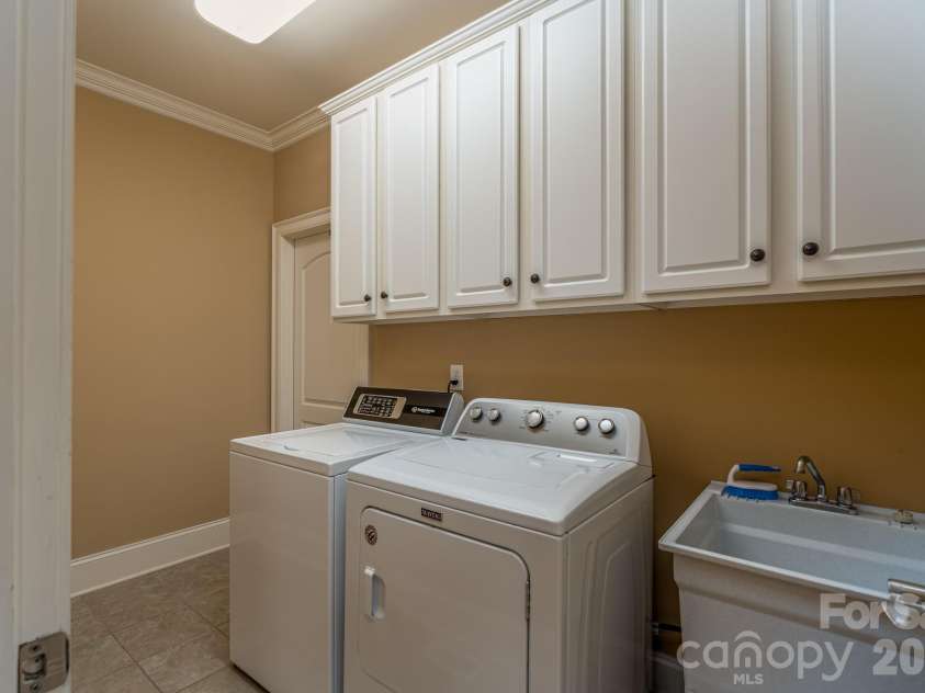 700 Waterford Glen Way, Rock Hill, SC 29730.  MLS# CAR4335540, YatesRealty ID 10782. Laundry Room - Main Level