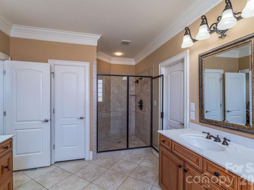 700 Waterford Glen Way, Rock Hill, SC 29730.  MLS# CAR4335540, YatesRealty ID 10782. Primary Bath