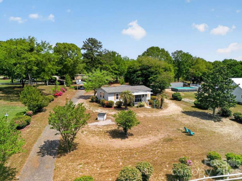 1724 Camp Shelor Drive, Manning, SC 29102.  MLS# CAR4368434, YatesRealty ID 10784. 