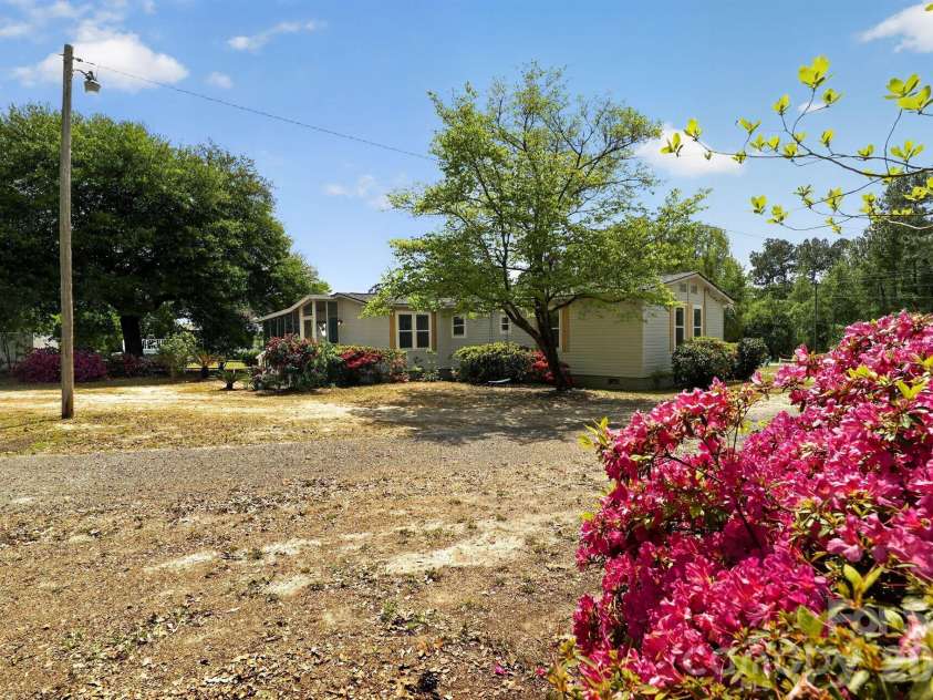 1724 Camp Shelor Drive, Manning, SC 29102.  MLS# CAR4368434, YatesRealty ID 10784. 