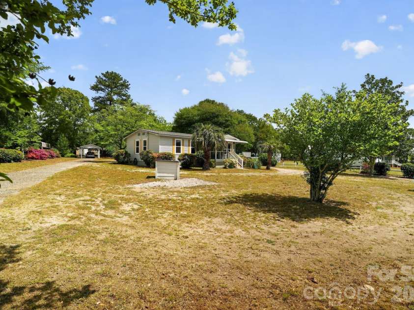 1724 Camp Shelor Drive, Manning, SC 29102.  MLS# CAR4368434, YatesRealty ID 10784. 