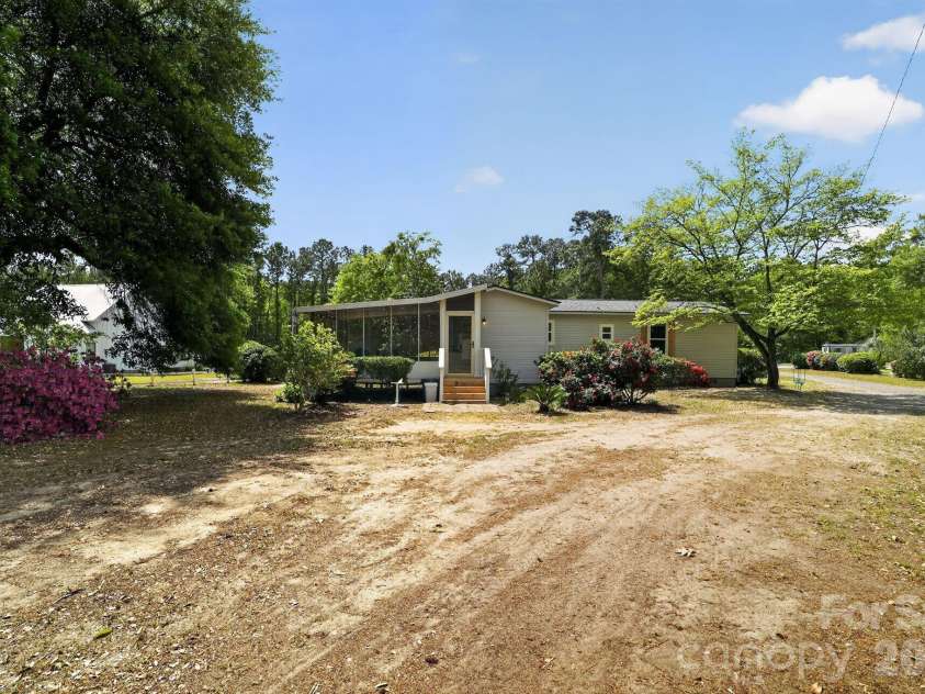 1724 Camp Shelor Drive, Manning, SC 29102.  MLS# CAR4368434, YatesRealty ID 10784. 