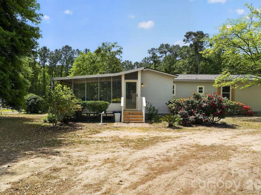 1724 Camp Shelor Drive, Manning, SC 29102.  MLS# CAR4368434, YatesRealty ID 10784. 
