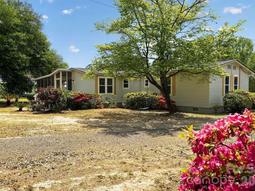1724 Camp Shelor Drive, Manning, SC 29102.  MLS# CAR4368434, YatesRealty ID 10784. 