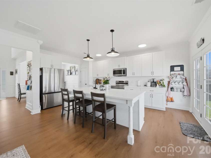 5050 Orchard Park Drive, Hickory, NC 28602.  MLS# CAR4355309, YatesRealty ID 10786. 