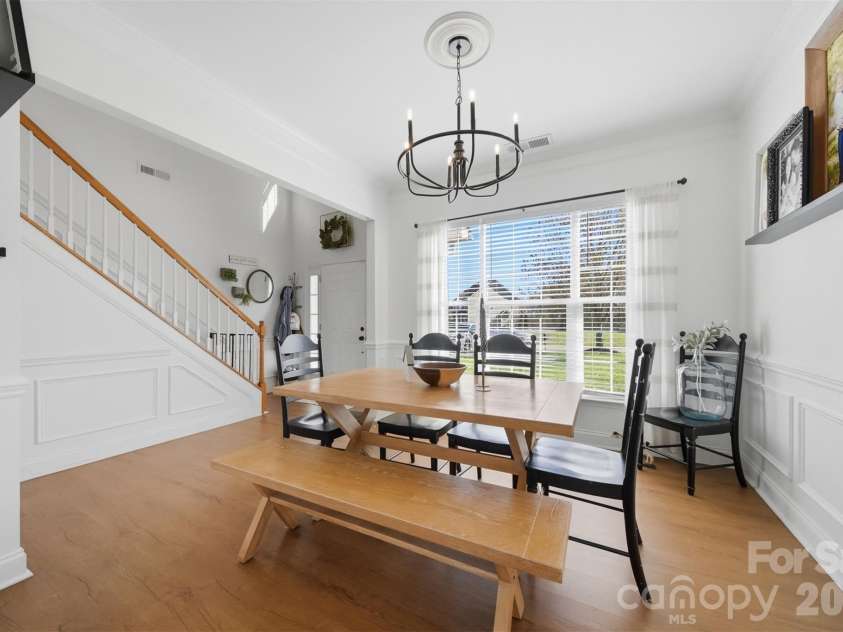 5050 Orchard Park Drive, Hickory, NC 28602.  MLS# CAR4355309, YatesRealty ID 10786. 