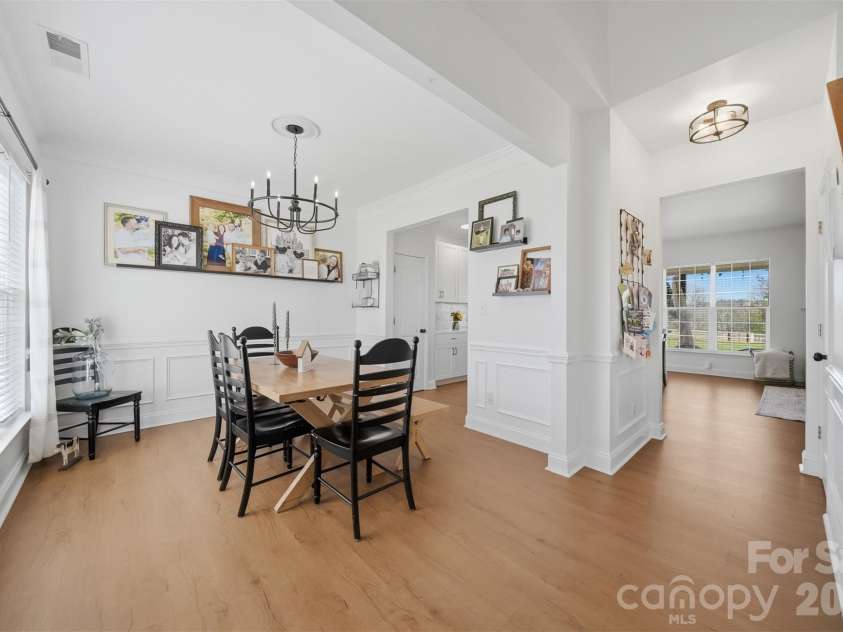 5050 Orchard Park Drive, Hickory, NC 28602.  MLS# CAR4355309, YatesRealty ID 10786. 